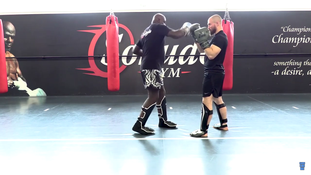 How Ernesto Hoost Drills To Improve The Variety In Setups And Defense