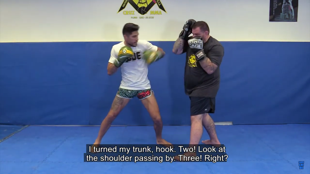 Using Clever Footwork To Land Combinations By Alexsandro Pereira